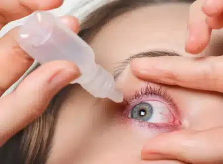 : Visual representation comparing symptoms of pink eye vs eye allergies.